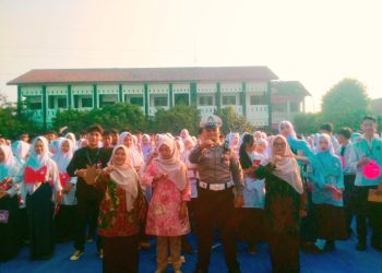 Police Go To School, Polsek Kedungwaringin Bekali Pelajar SMAN 1 dengan Edukasi Keselamatan Berlalu Lintas