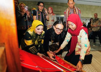 Kapolri Bersama Ketua Umum Bhayangkari Tinjau Bazar Kreasi Bhayangkari Nusantara 2026