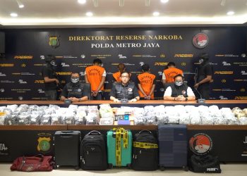 POLDA METRO JAYA BERHASIL MENGUNGKAP PEREDARAN NARKOTIKA GOLONGAN II JENIS ETOMIDATE SEBANYAK 8.698 PCS CARTRIDGE, JARINGAN INTERNASIONAL