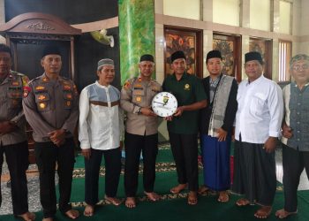 Jaga Jakarta On The Spot, Kapolsek Bekasi Barat Sampaikan Pesan Kamtibmas Usai Sholat Jumat