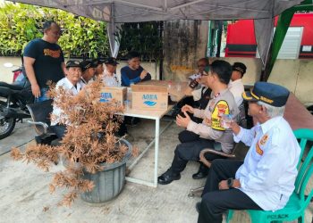 WUJUDKAN JAKARTA ON THE SPOT, DENGAN KERJA BAKTI PERSONEL POLSEK JATIASIH BERSAMA WARGA UNTUK MERIAHKAN HUT KEMERDEKAAN RI KE-81