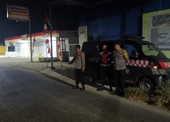 Patroli Skala Besar Polsek Pebayuran Imbau Remaja Tak Nongkrong hingga Dini Hari