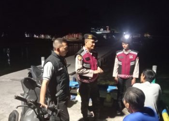 Patroli Malam Jakarta On The Spot, Polsek Kepulauan Seribu Selatan Maksimalkan Sosialisasi Layanan Polisi 110 di Kawasan Dermaga