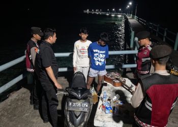 Patroli Malam Jakarta On The Spot, Polsek Kepulauan Seribu Selatan Edukasi Warga Manfaatkan Layanan Polisi 110