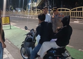 Operasi Cipta Kondisi Polsek Tebet, Petugas Tegur Pengendara dan Intensifkan Patroli Antisipasi Begal, Curanmor, dan Narkoba