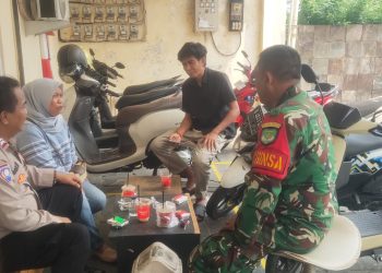 BHABINKAMTIBMAS KELURAHAN TEGAL PARANG BERSAMA BABINSA SAMBANG DAN SILATURAHMI DENGAN KETUA RT, SAMPAIKAN PESAN KAMTIBMAS