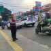 Personel Polsek Pasar Minggu Atur Arus Lalu Lintas Demi Kenyamanan Pengguna Jalan