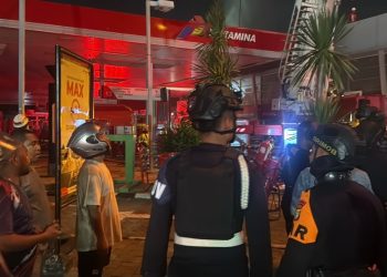 Brimob Polda Metro Jaya Bantu Penanganan Kebakaran Gedung Bapenda DKI