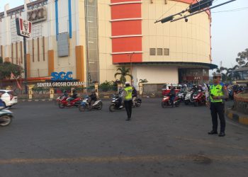 Jaga Jakarta Jaga Bekasi, Polsek Cikarang Utara Gatur Lalin Pagi di Simpang SGC