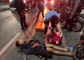 Brimob Polda Metro Jaya Bantu Evakuasi Korban Kecelakaan di Bekasi