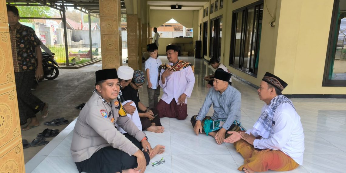 Jaga Jakarta Jaga Bekasi, Safari Jumat Polsek Serang Baru Ajak Warga Jaga Kamtibmas dan Awasi Remaja