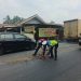 Kanit Lantas Polsek Serang Baru Bersihkan Ceceran Semen di Jalan, Cegah Kemacetan dan Kecelakaan