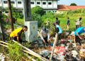 Jumat Bersih di Kedungwaringin, Muspika dan Warga Gotong Royong Bersihkan Tiga Titik Tumpukan Sampah