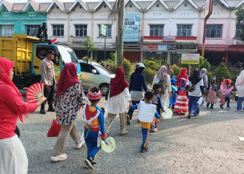 Kawal Karnaval PAUD HUT RI ke-81, Polsek Serang Baru Lakukan Pengamanan dan Pengaturan Lalu Lintas