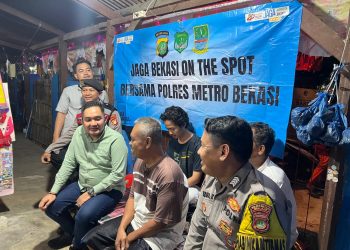 JAGA JAKARTA ON THE SPOT, Polsek Pebayuran Sambangi Pos Kamling dan Ajak Warga Perkuat Siskamling