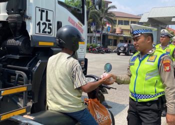 JJOS Jumat Berkah Peduli Polres Pelabuhan Tanjung Priok: Wujud Kepedulian Polri kepada Sopir, Pengemudi Ojol, dan Masyarakat Pelabuhan