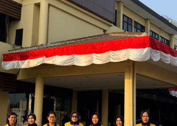 Semarak HUT Polwan ke-78, Polwan Polres Priok Gelar Bakti Kebersihan dan Anjangsana Purnawirawan