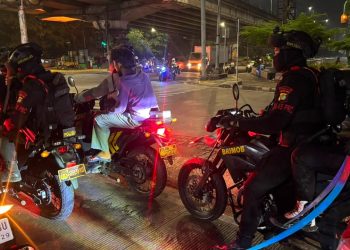 Brimob Polda Metro Jaya Amankan 3 Pemuda Diduga Hendak Tawuran di Ciracas, 9 Celurit Disita