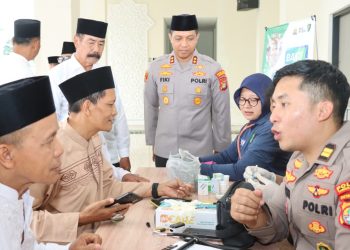 Jumat Sehat, Polisi Layani Kesehatan Warga di Masjid Al Fattah