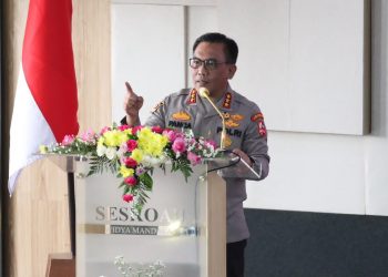 Pasukan Pelopor BKO Polda NTT Bergerak Tangani Dampak Gempa, Layani dan Bantu Warga di Lokasi Pengungsian