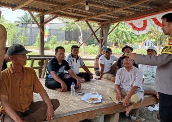 Dekat dengan Warga, Bhabinkamtibmas Sukamekar Ingatkan Bahaya Penipuan Online hingga Tawuran