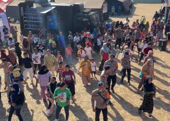 Polri Gelar Senam Trauma Healing untuk Bangkitkan Semangat Pengungsi Pascagempa