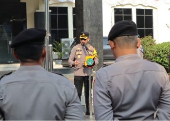 Pimpin Apel Pagi, Plh Kapolres Metro Bekasi Tekankan Pelayanan Masyarakat, Netralitas Pilkades dan Disiplin Personel
