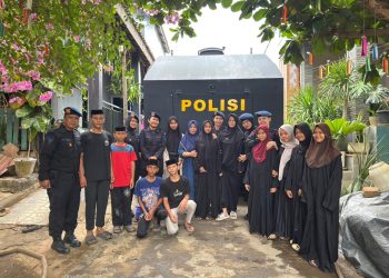 Dalam Rangka HUT Polwan ke-78, Polwan Satbrimob Polda Jambi Salurkan Air Bersih ke Panti Asuhan Al-Amin