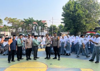 Polda Metro Jaya Jadi Inspektur Upacara di SMA Fatahilah, Sampaikan Pesan Kedisiplinan dan Kamtibmas kepada Siswa