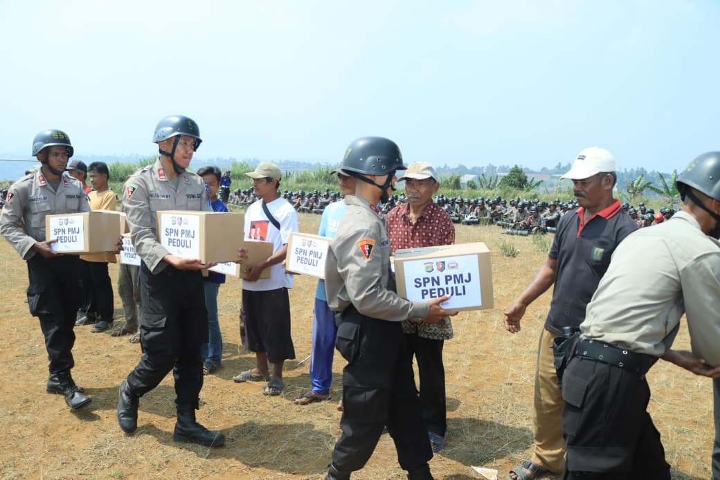 Melatih kepedulian Sosial saat Expedisi Darat Tupdasbhara Siswa Diktukba SPN PMJ Wujudkan Semangat Bhayangkara Peduli sosial