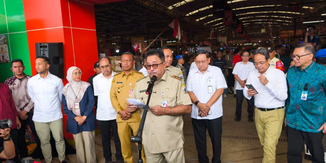Bank DKI Gelar Akad Massal Pembiayaan Pedagang Pasar Induk Kramat Jati, Polsek Kramat Jati Pastikan Kegiatan Aman