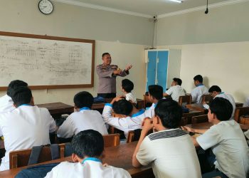 Polsek Cakung Goes to School, Ajak Pelajar SMK Ristek KIKIN Jauhi Tawuran dan Kenakalan Remaja