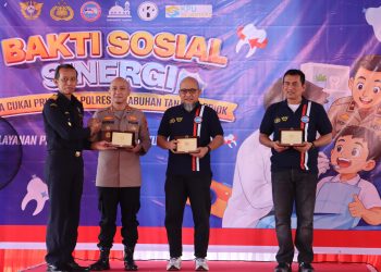 Bea Cukai dan Polres Pelabuhan Tanjung Priok Bersinergi Gelar Bakti Sosial, Ratusan Warga Terima Bantuan Sembako dan Anak-anak Dapat Pemeriksaan Gigi Gratis