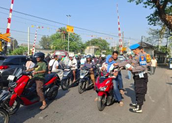 Polres Metro Bekasi Distribusikan Masker kepada 269 Personel Antisipasi Paparan Abu Vulkanik