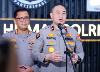 Polri Kerahkan Water Cannon dan Bagikan Masker, Layani Masyarakat Terdampak Material Erupsi Gunung Anak Krakatau