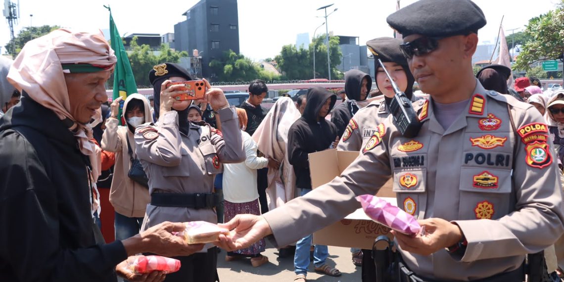 Polres Metro Jakarta Pusat Layani Aksi DPP SPI di Depan DPR/MPR RI