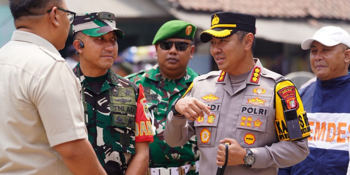Kapolres Metro Bekasi Bersama Forkopimda Tinjau TPS Pilkades 2026, Pastikan Pemungutan Suara Aman dan Lancar