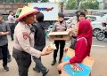 Polres Metro Jakarta Pusat Melayani Massa Aksi Hari Tani dengan Sentuhan Simpatik di Depan Gedung DPR/MPR RI