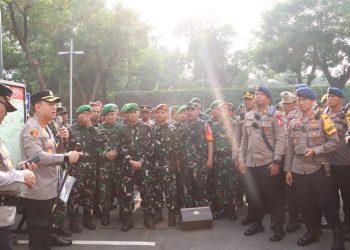 Kapolres Metro Jakarta Pusat Pimpin Apel Pelayanan Pengamanan Aksi Hari Tani di Bundaran HI Bersama Wakapolda Metro Jaya