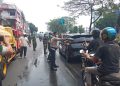 3 Pilar Kecamatan Senen Semprot Jalan dan Bagikan Masker untuk Kurangi Dampak Debu Vulkanik