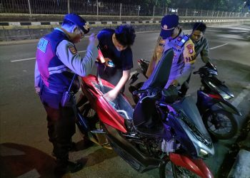 egah Kriminalitas Jelang Subuh, Polsek Sawah Besar Gelar Operasi Cipta Kondisi Stasioner Di Jalan Raya