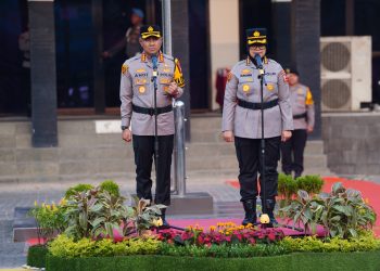 Farewell & Welcome Parade Kapolres Metro Bekasi, Kombes Pol Sumarni Estafetkan Tongkat Kepemimpinan kepada Kombes Pol Andi Oddang Riuh Hutomo