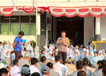 Polisi Pendamping Kelas Sambangi SMAN 2 Cibarusah, Ajak Pelajar Fokus Belajar dan Jauhi Kegiatan Berisiko