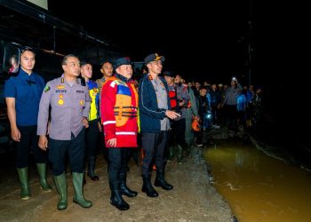 Respons Cepat Tangani Banjir Padang, Polri Kerahkan Personel dan Dirikan Posko Kesehatan