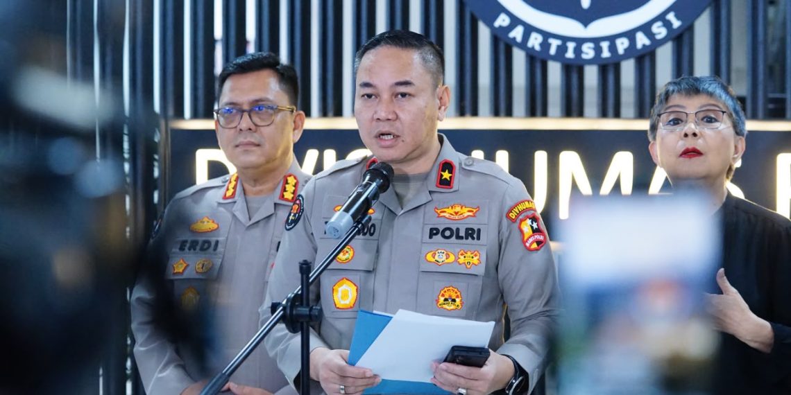 Polri Berhasil Evakuasi Ratusan Warga Terdampak Banjir di Padang, Ratusan Personel Brimob Dikerahkan