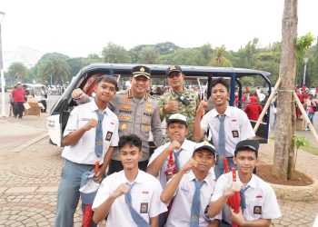 Antusiasme Pelajar Sambut Kunjungan Presiden RI dan Presiden Mesir di Monas, Polres Metro Jakarta Pusat Pastikan Situasi Kondusif
