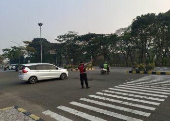 Sat Samapta Polres Metro Bekasi Gelar Pengaturan Lalu Lintas Pagi di Pertigaan Eco Water, Pastikan Kelancaran dan Keselamatan Pengguna Jalan