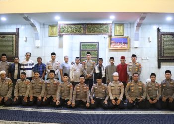 Wakapolres Metro Jakarta Pusat Dampingi Kapolda Metro Jaya Sholat Subuh Berjamaah di Menteng