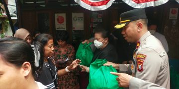Polsek Metro Setiabudi Hadirkan Kepedulian, 209 Paket Sembako Disalurkan untuk Pemulung TPU Menteng Pulo dan Korban Kebakaran