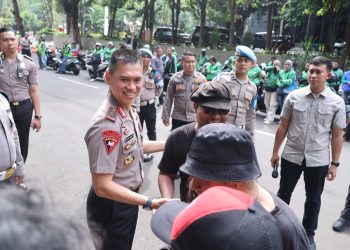 Sabtu Bahagia Bersama Ojol, Kapolda Metro Jaya Sapa Pengemudi dan Ajak Peduli Kesehatan